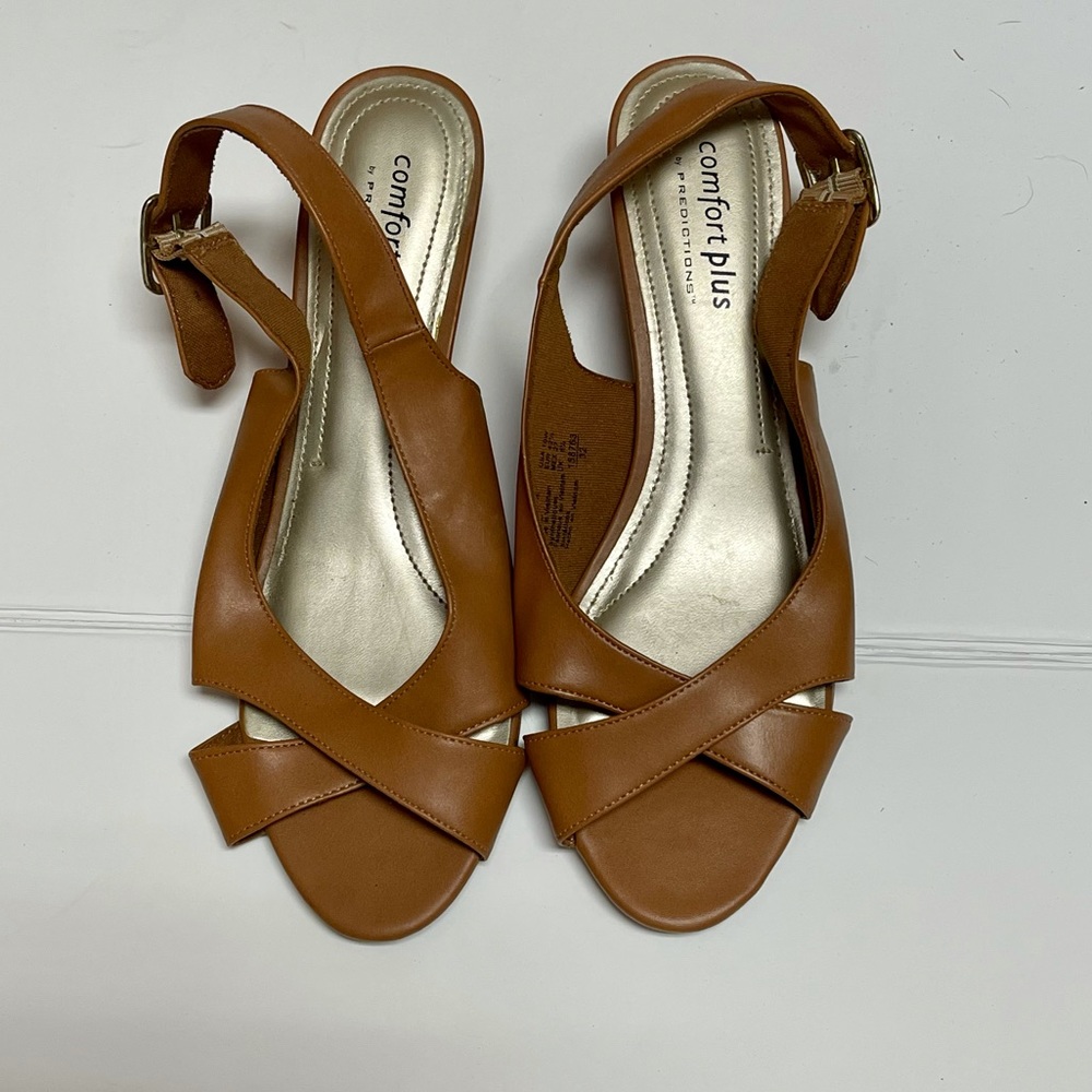 EUC Comfort Plus by Predictions low heel wedge 10W